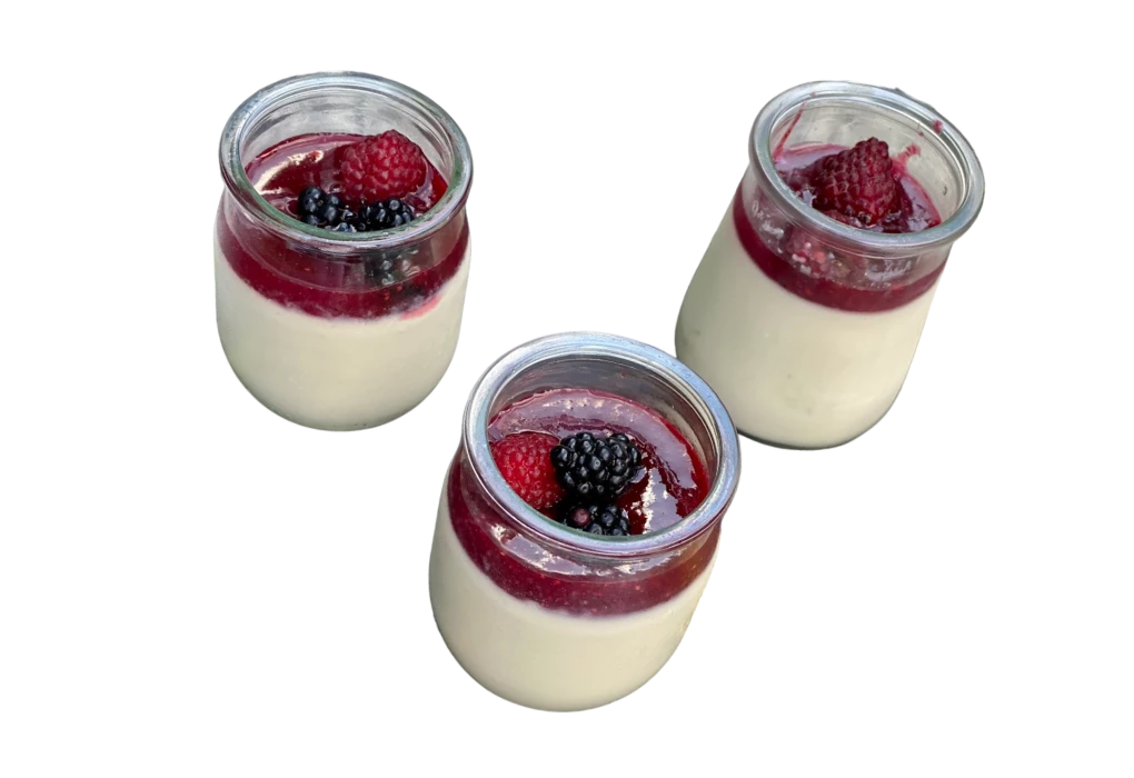 Panna Cotta à la Reine des Prés et Fruits Rouges